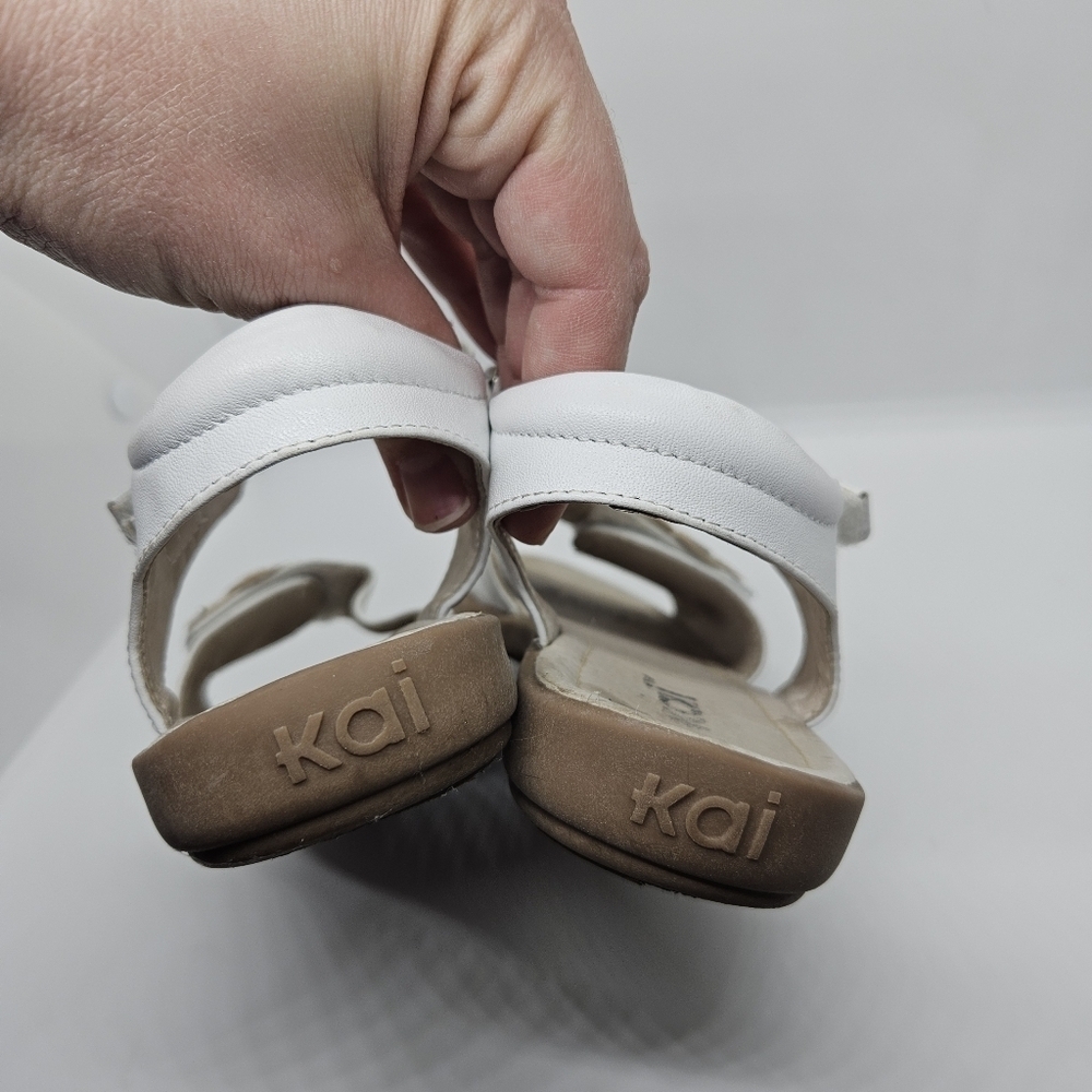 Kai white leather sandals with flower detail size 1.5 - Picture 4 of 9